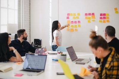 Écoute active : se former pour mieux communiquer