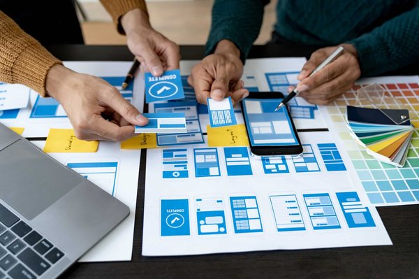 Quels sont les avantages pour une entreprise commerciale d'avoir une application web ?