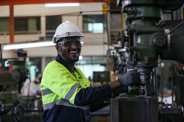 Quels sont les avantages de la manutention aérienne en industrie ?